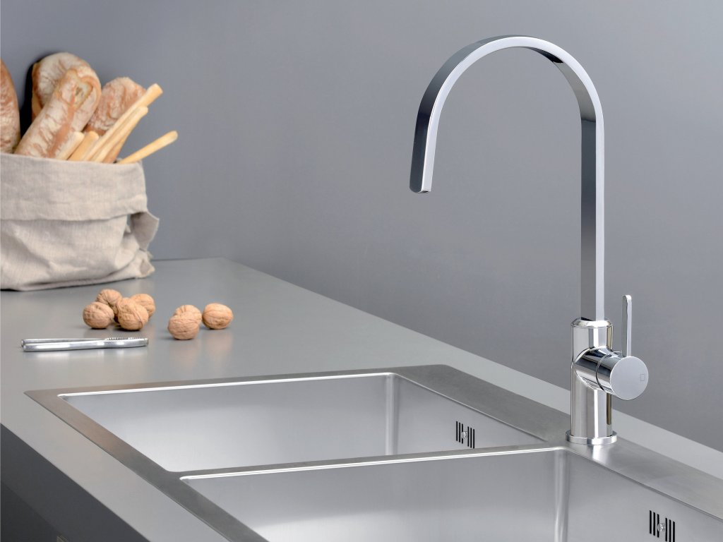image-1925472-taps.w640.jpg